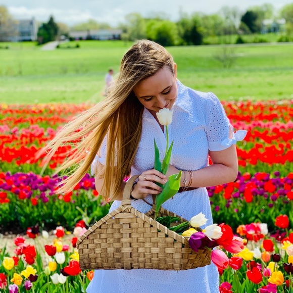 Meet your Posher, Caitlin - Picture 2 of 2